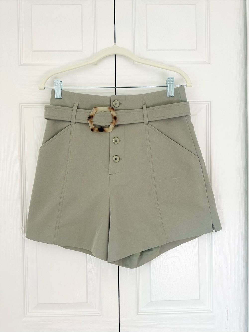 High-Waist Sage Green Belted Women’s Shorts M or 6/8 size